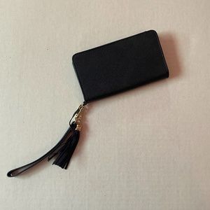 Francesca’s Navy Giselle Phone Wallet & Wristlet